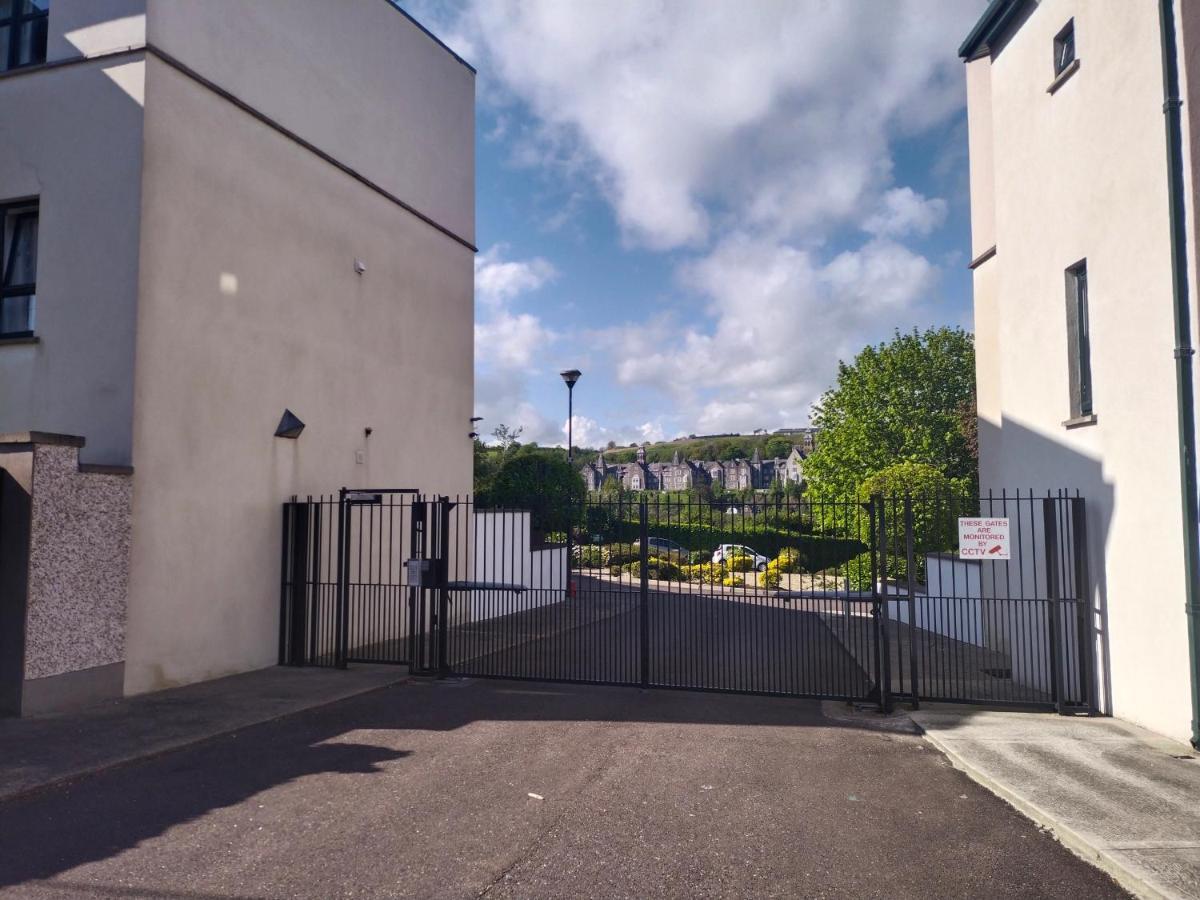 Crescent Apartments Homestay Cork Exterior photo