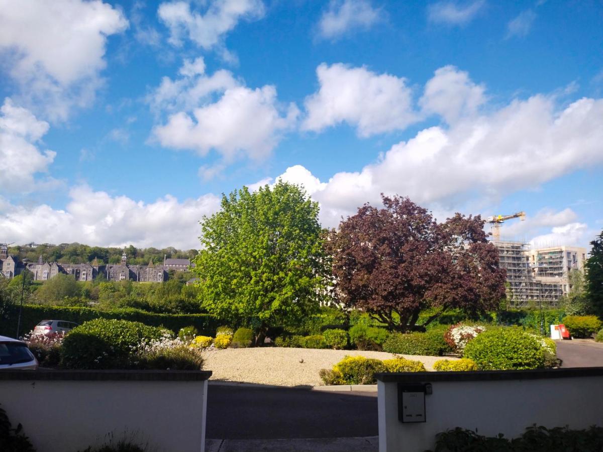 Crescent Apartments Homestay Cork Exterior photo